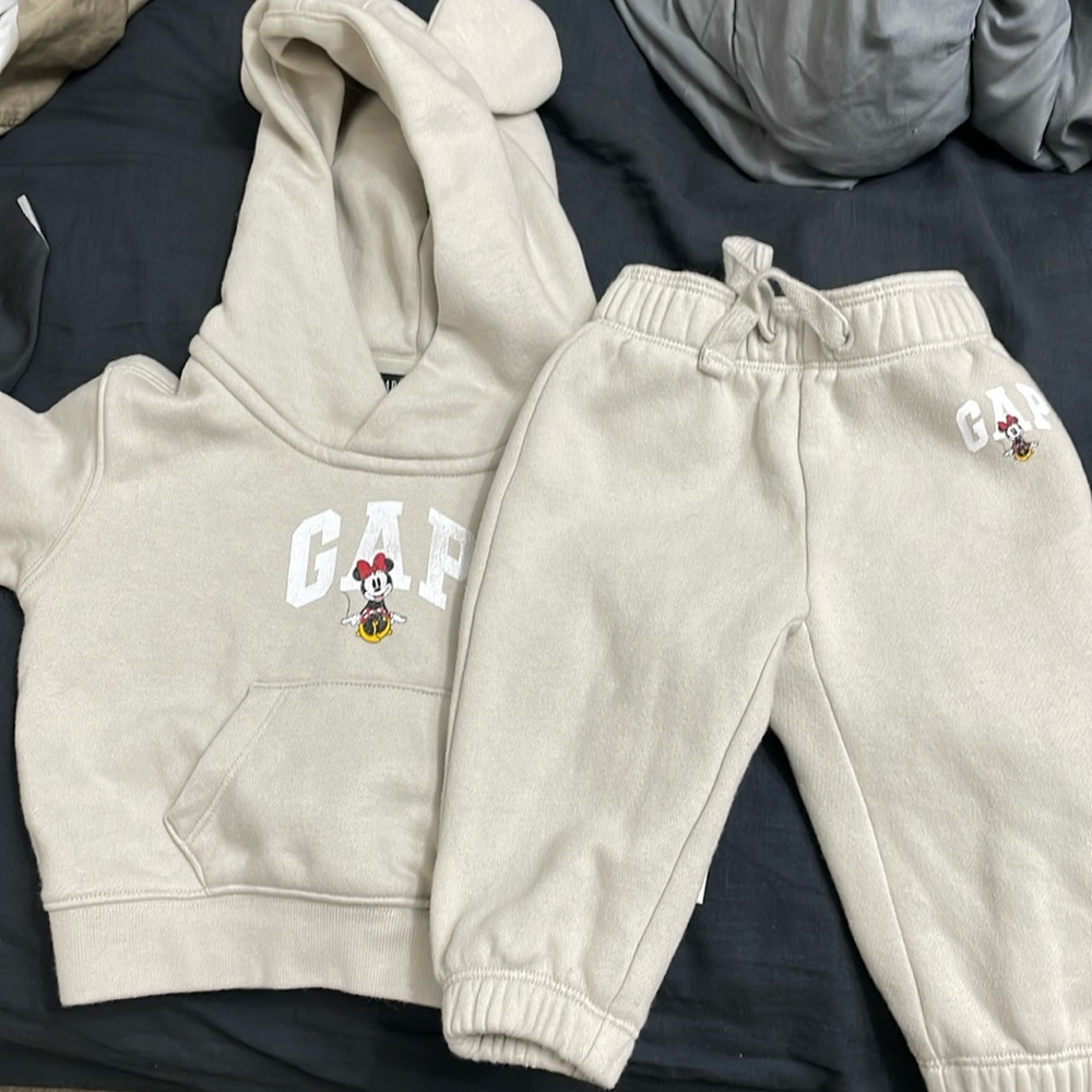 Baby gap size 3-6 m